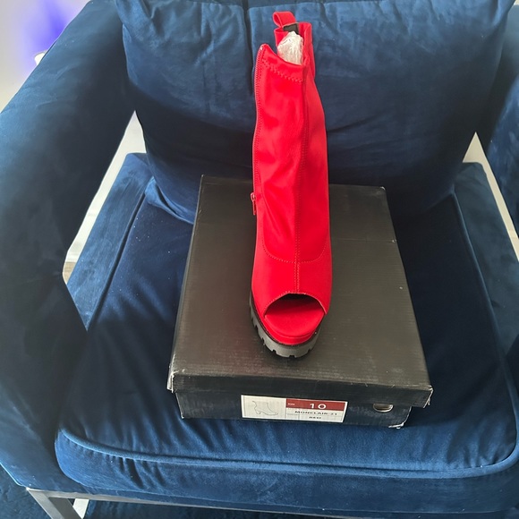 Red satin peep toe ankle boot - Picture 3 of 4